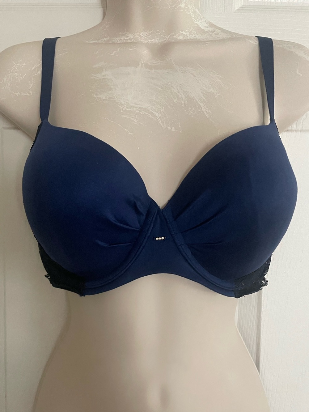 Victoria’s‎ Secret Navy and Black lace Underwire Bra 36D